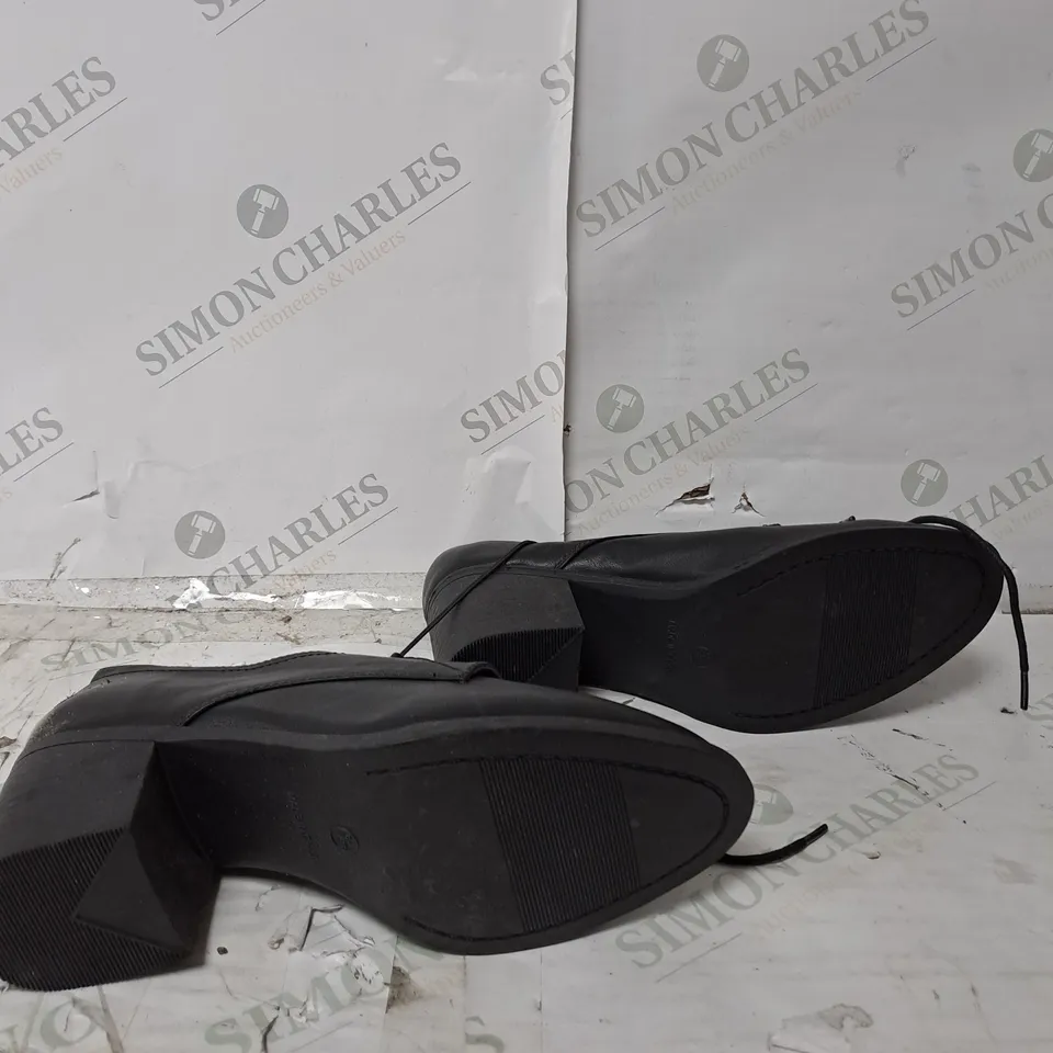 APPROXIMATELY 10 PAIRS OF GEORGE FABULOUS FOOTWEAR BLOCK HEEL SUIT SHOE IN BLACK AND BOXED W.S TRAINERS 