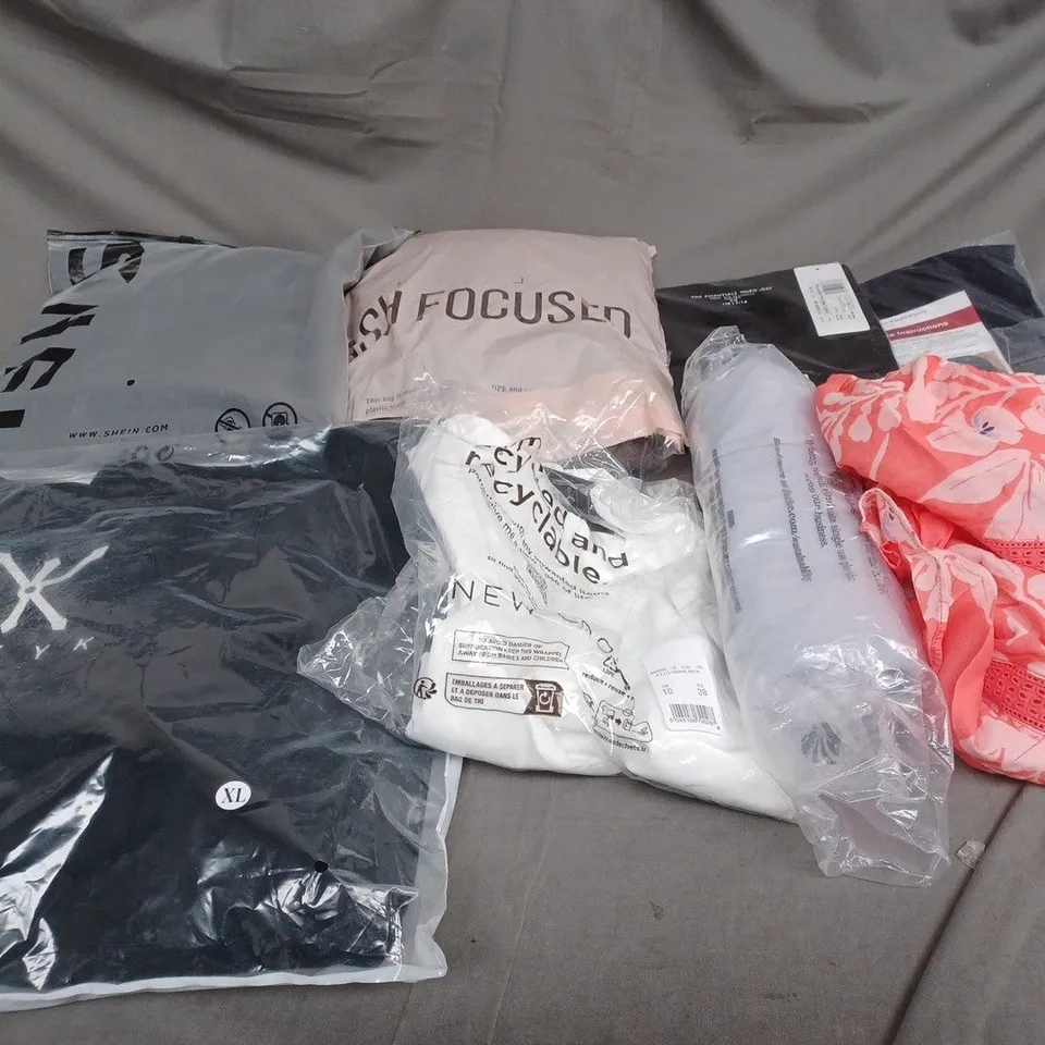BOX OF ASSORTED CLOTHING ITEMS IN VARIOUS COLOURS, SIZES AND STYLES