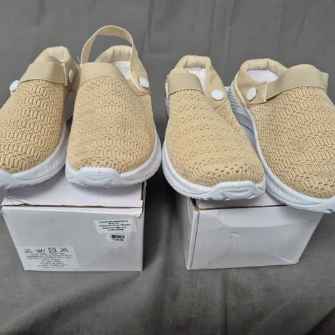 APPOXIMATELY 20 PAIRS OF SLIP ON TRAINERS IN CREAM IN SIZE 6 & 8