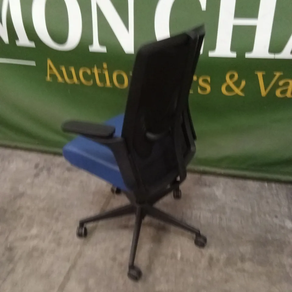 FAUX LEATHER & MESH BACK OFFICE CHAIR - BLACK/BLUE