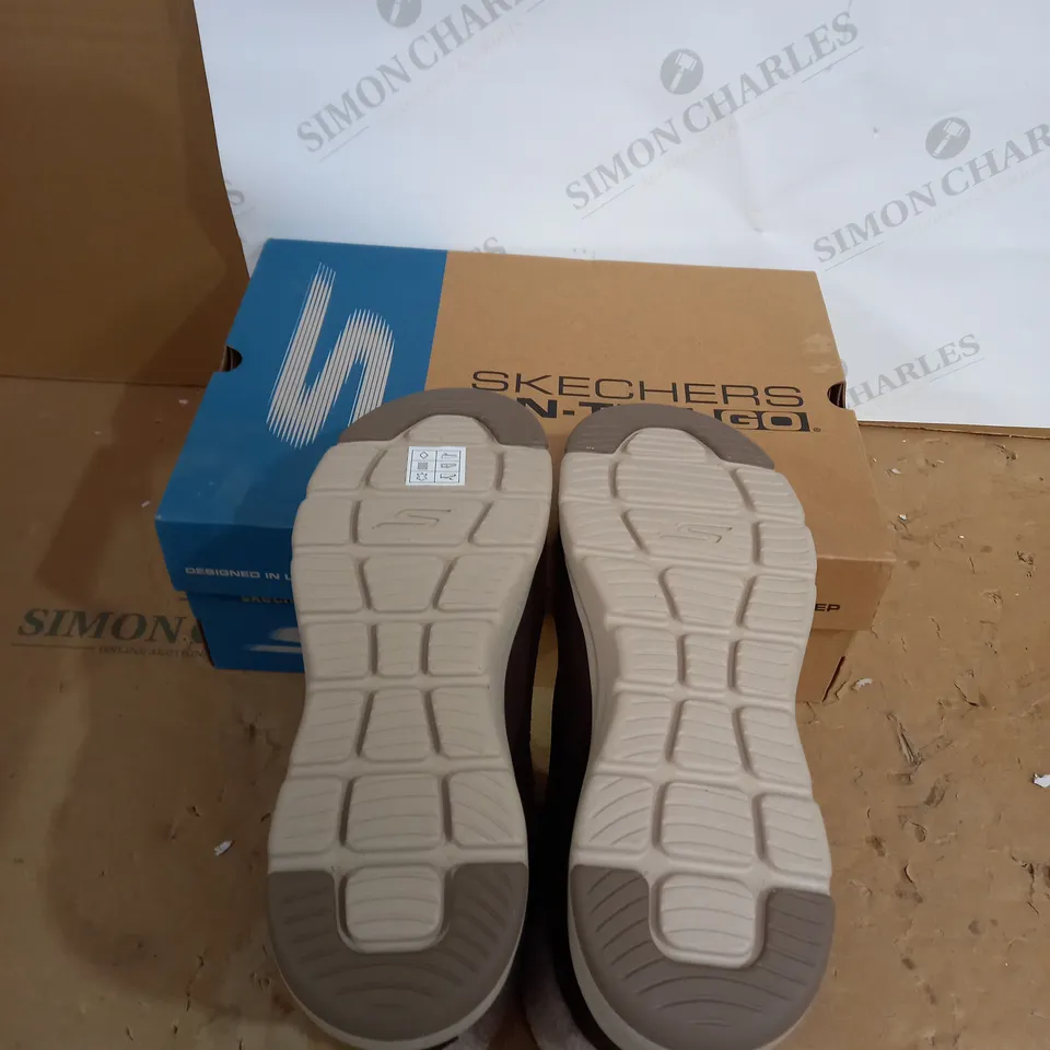 SKECHERS GLACIAL ULTRA SUEDE LACE UP BOOT - SIZE 8
