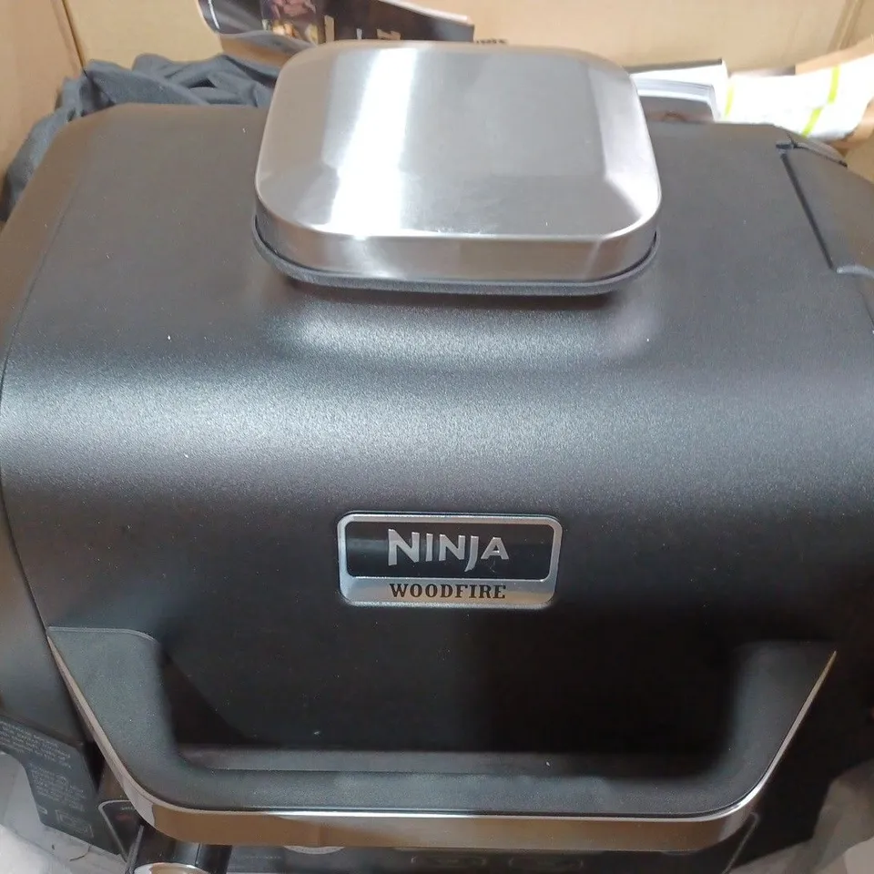 BOXED NINJA WOODFIRE ELECTRIC BBQ GRILL & SMOKER OG701UKQ