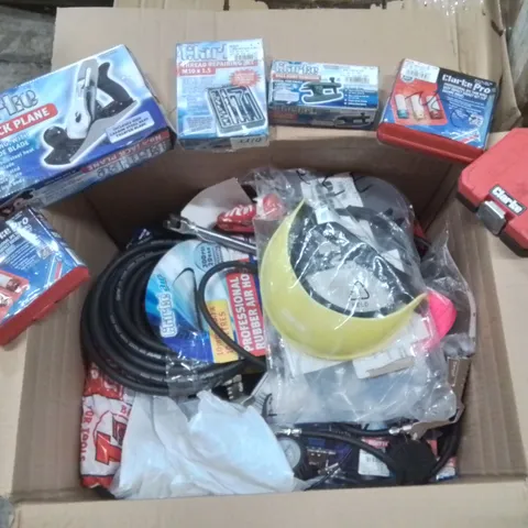MIXED BOX OF TOOLS TO INCLUDE: NO.4 JACK PLANE, PROFESSIONAL RUBBER AIR HOSE, EXPENDABLE GARDEN HOSE, THREAD REPAIRING KIT ECT.