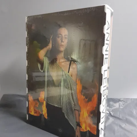 SEALED ANNIE LEIBOVITZ - HARDCOVER