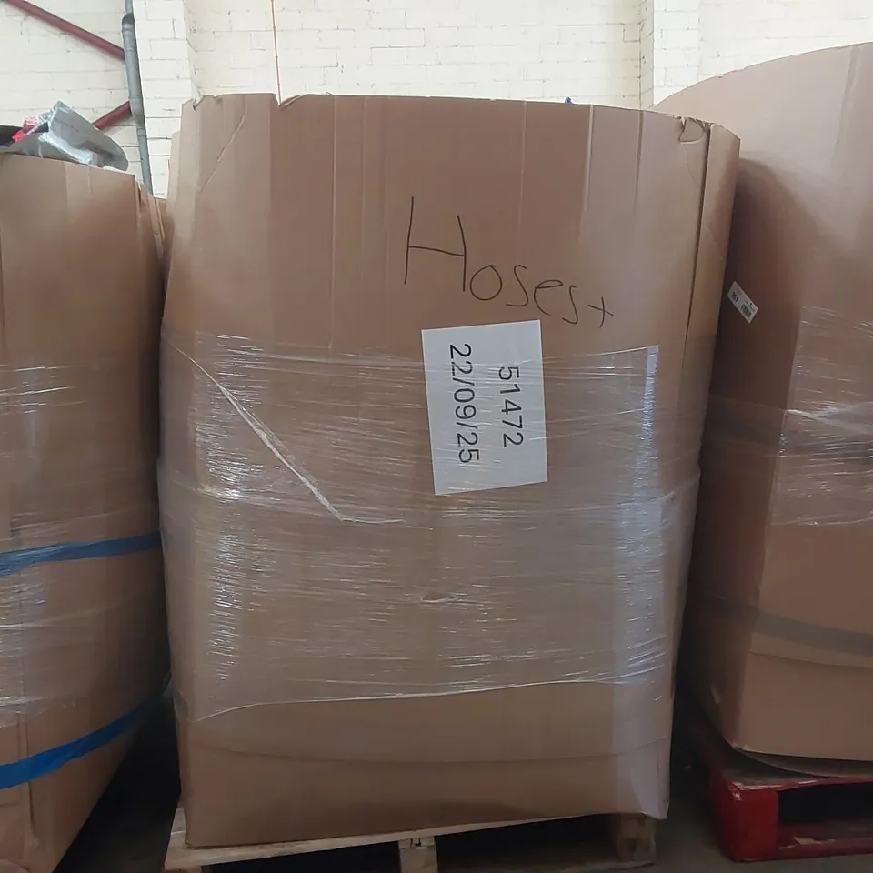 PALLET CONTAINING A LARGE QUANTITY OF ASSORTED HOSE PIPES, POOL INFLATABLES ECT