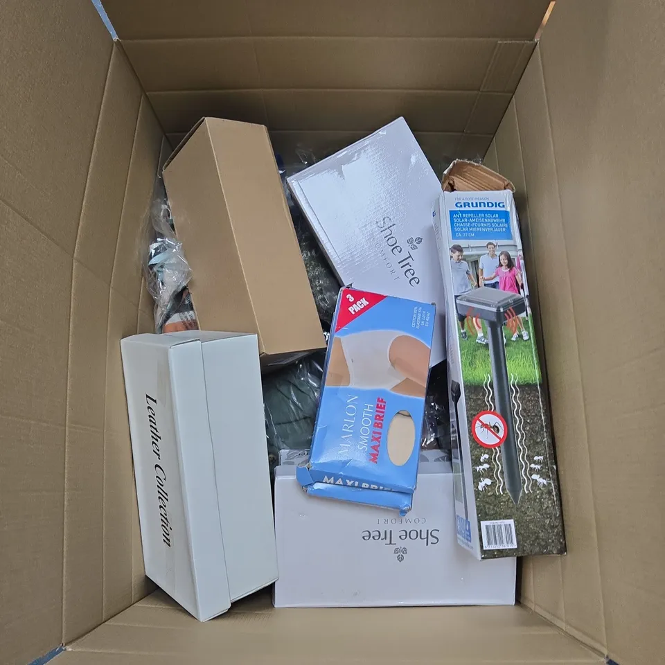 BOX OF APPROXIMATELY 18 ASSORTED ITEMS INCLUDING ANT REPELLER SOLAR LIGHT , MARLON SMOOTH MAXI BRIEFS AND SHOE TREE COMFORT SHOES 