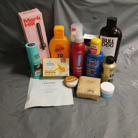 APPROXIMATELY 20 ASSORTED HEALTH & BEAUTY PRODUCTS TO INCLUDE ELF SKIN FACE CREAM, BULLDOG SHOWER GEL, WELLA SHOCKWAVES GEL SPRAY, ETC