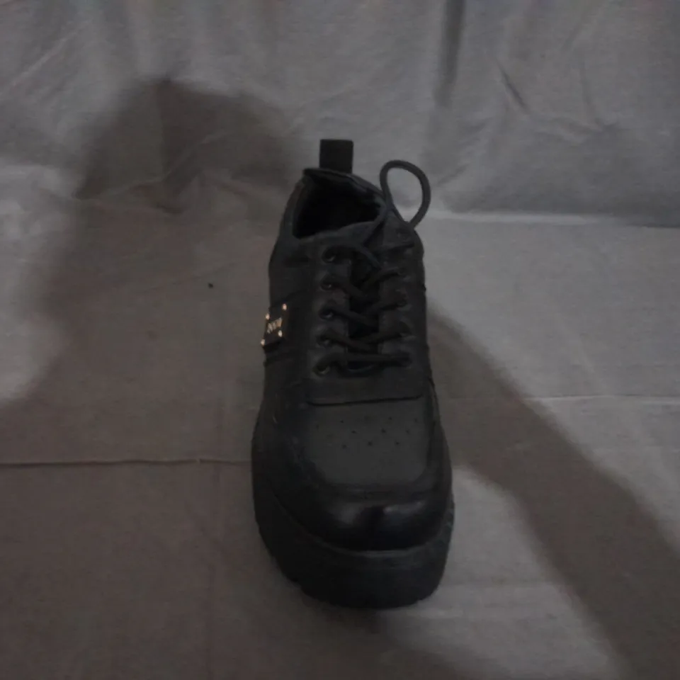PAIR OF KOI LACE UP SHOES IN BLACK SIZE 6