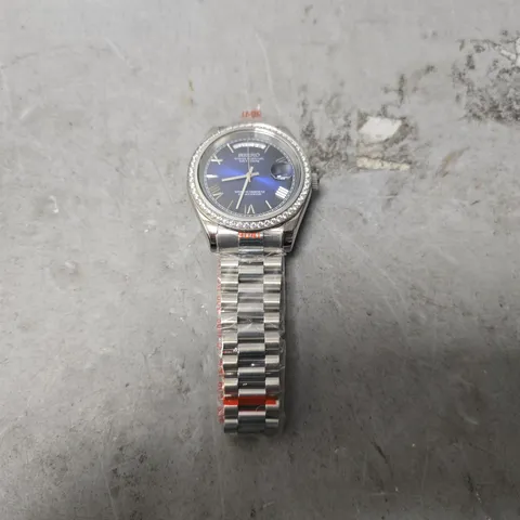 SEIKO DAY DATE NAVY BLUE WATCH 