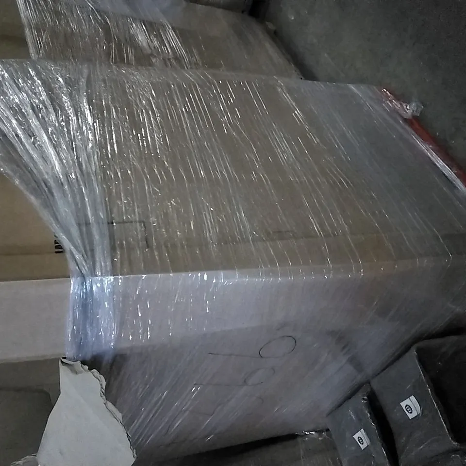 PALLET OF ASSORTED ITEMS INCLUDING M DESIGN FABRIC BASKETS, M DESIGN BLACK WIRE BASKETS, M DESIGN 2 FORMA LUPE DRAINERS, M DESIGN WHITE OFFICE BINZ, M DESIGN WIRE STORAGE BASKETS