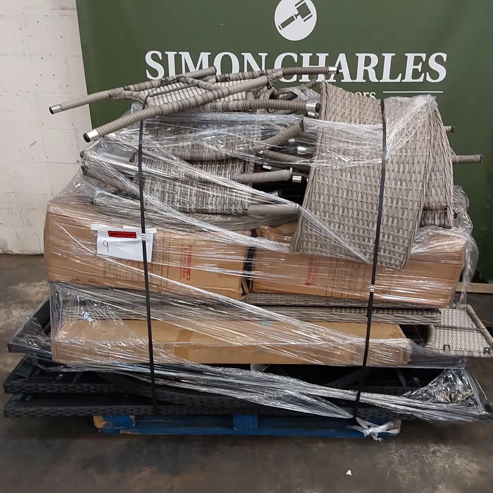 PALLET OF ASSORTED GARDEN AND PATIO FURNITURE PARTS 