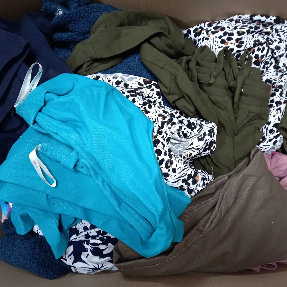 BOX OF APPROXIMATELY 20 ASSORTED ITEMS OF CLOTHING TO INCLUDE RUTH LANGSFORD, WOMEN WITH CONTROL, KIM&CO., ETC