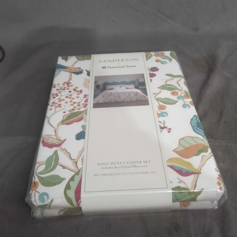 SANDERSON X NATIONAL TRUST BIRDS & BERRIES DUVET COVER SET – KING SIZE