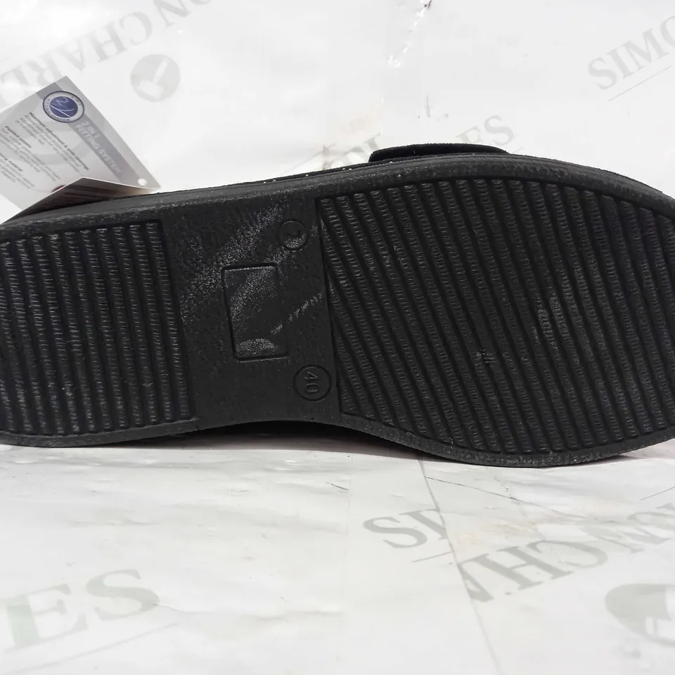 BOXED PAIR OF SANDPIPER SELINA BLACK SPARKLE SLIPPERS UK SIZE 7