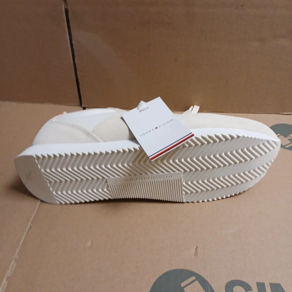 PAIR OF TOMMY HILFIGER THE EASY RUNNER TRAINERS – WOMEN’S, UK 7.5