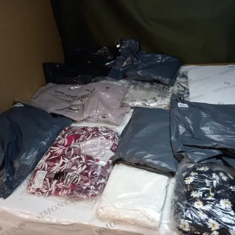 BAG OF APPROX 10 ASSORTED CLOTHING ITEMS TO INCLUDE - MAISON DE NIMES - EMELIA