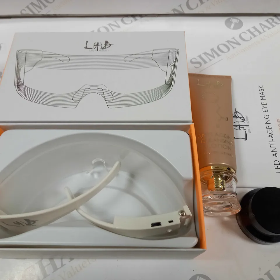 BOXED LAB LIFE + BEAUTY ANTI AGEING EYE MASK 