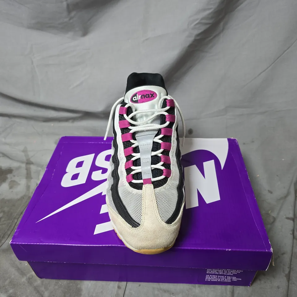 NIKE AIR MAX 95 SNEAKERS – GREY/BLACK WITH PINK ACCENTS SIZE 9