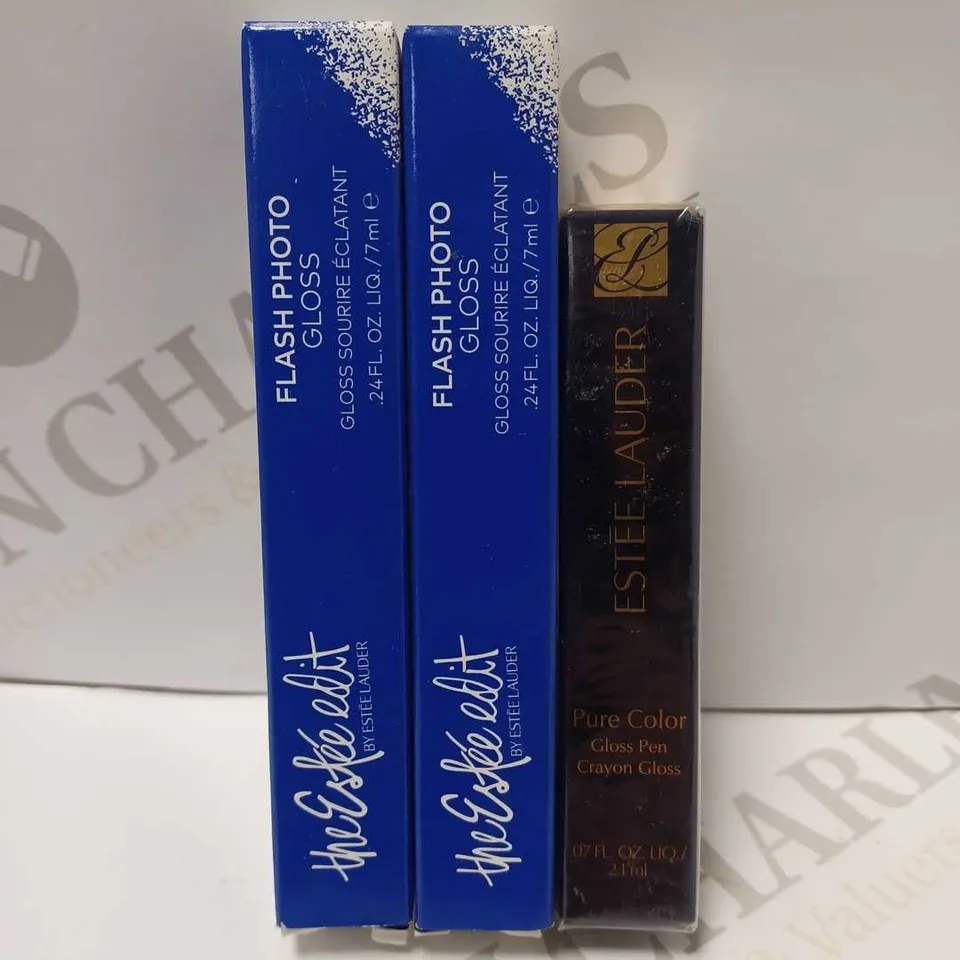 LOT OF 3 ASSORTED ESTEE LAUDER PRODUCTS TO INCLUDE PURE COLOUR GLOSS PEN #NUDE PEARL & FLASH PHOTO GLOSS #01 WHITE FLASH