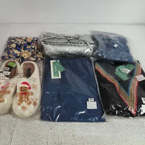 APPROXIMATELY 30 ASSORTED CLOTHING ITEMS IN VARIOUS SIZES, STYLES & COLOURS TO INCLUDE BRANDS SUCH AS LA MAREY, & MAISI, JO&JOE, ETC - COLLECTION ONLY