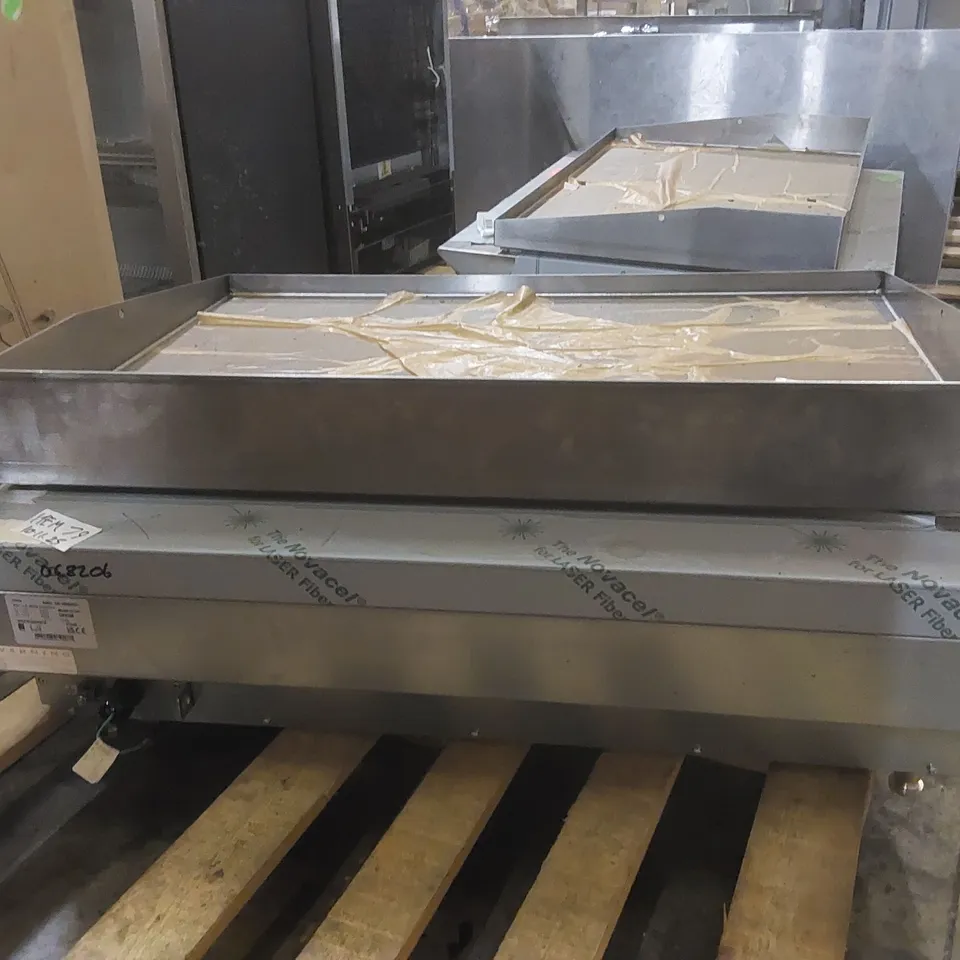 LINCAT OE8206/GK ELECTRIC COUNTERTOP MACHINED STEEL FLAT PLATE GRIDDLE
