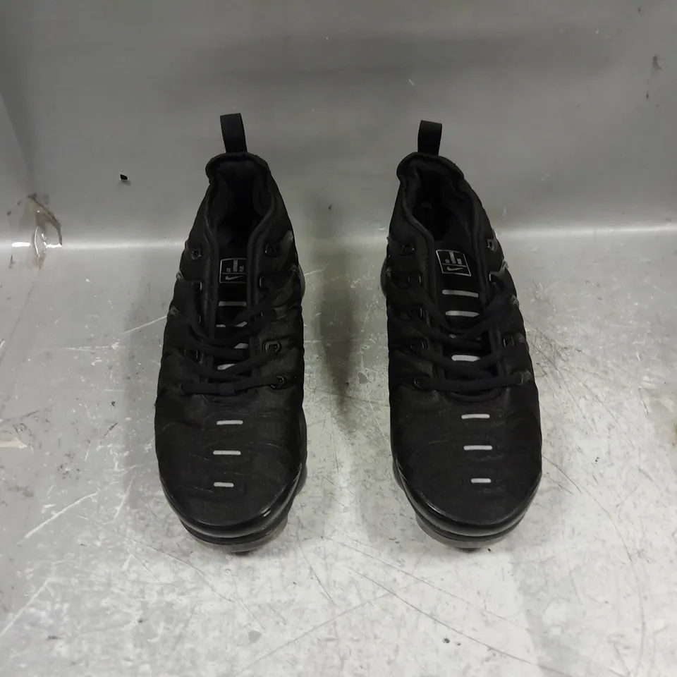 UNBOXED PAIR OF NIKE AIR VAPOR MAX PLUS ALL BLACK UK 8.5