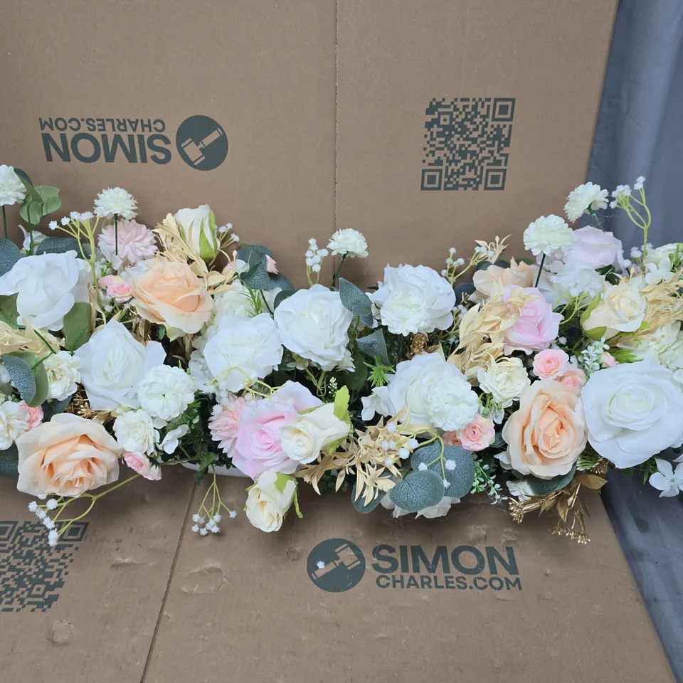 FAUX FLORAL WALL DECOR PIECE 