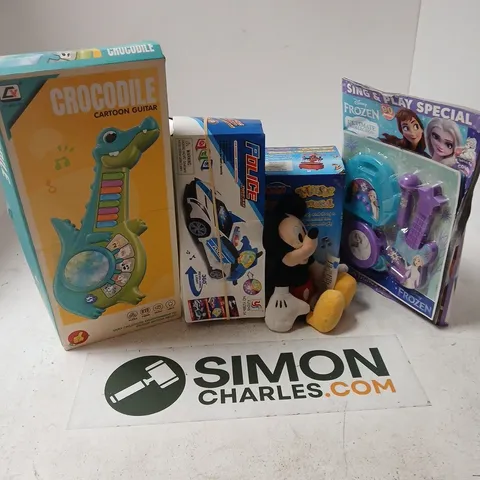 APPROXIMATELY 15 ASSORTED TOYS, GAMES, GIFTS AND NOVELTIES TO INCLUDE DISNEY FROZEN ULTIMATE COLLECTION, CROCODILE CARTOON GUITAR, MICKEY MOUSE PLUSH, ETC - COLLECTION ONLY