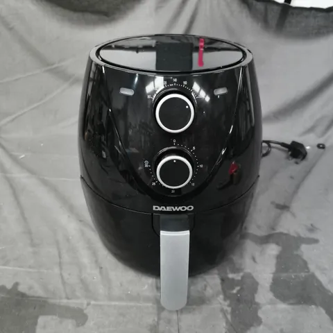 BOXED DAEWOOD 4 L AIR FRYER 