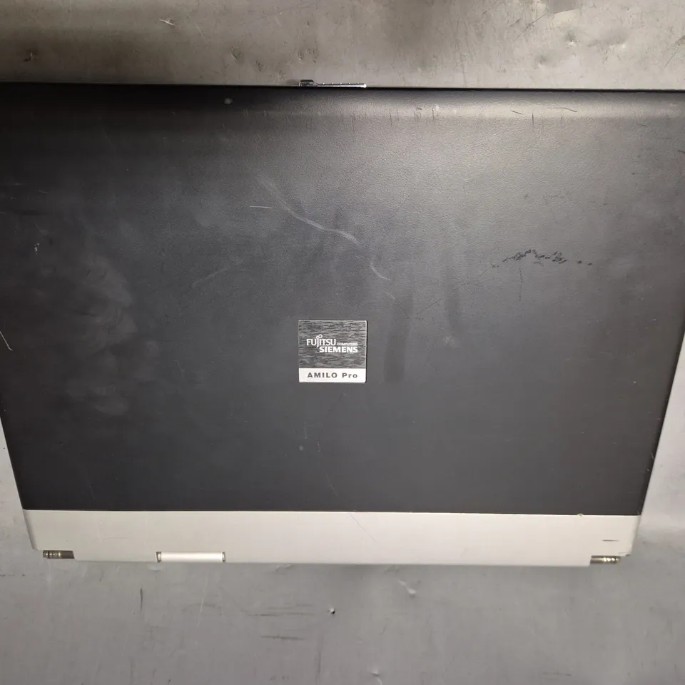 FUJITSU SIEMENS AMILO PRO LAPTOP 