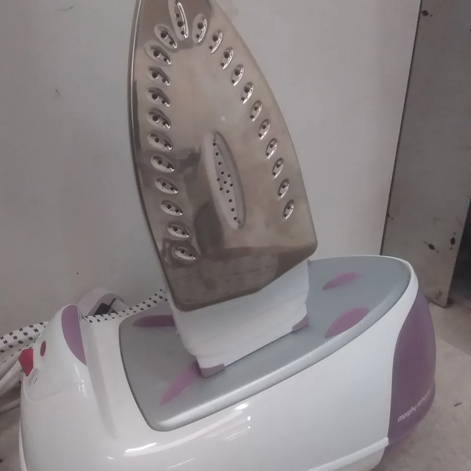 MORPHY RICHARDS JET STEAM GENERATOR IRON PINK/WHITE