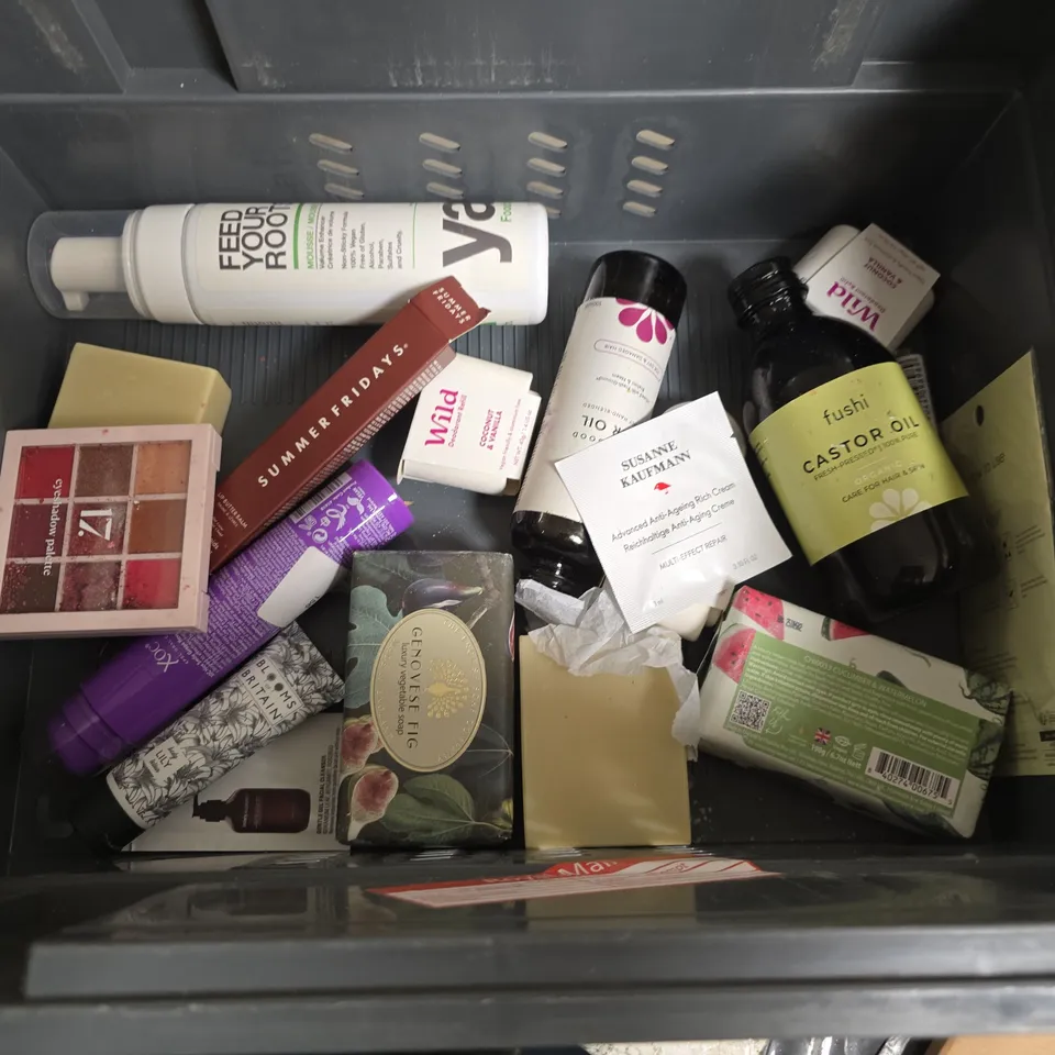 LOT OF APPROXIMATELY 20 ASSORTED HEALTH AND BEAUTY ITEMS TO INCLUDE CORSODYL MOUTHWASH, RASCALS STYLING CREAM AND FANOLA SHAMPOO