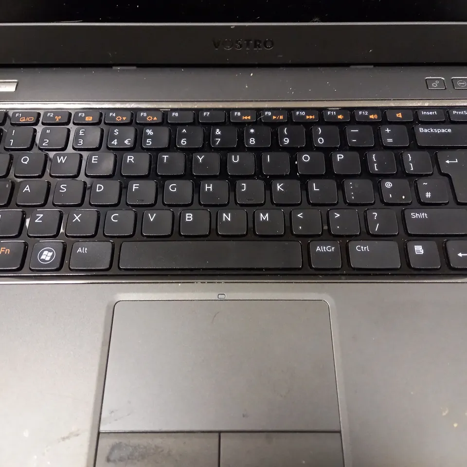 DELL VOSTRO 3560 LAPTOP IN SILVER