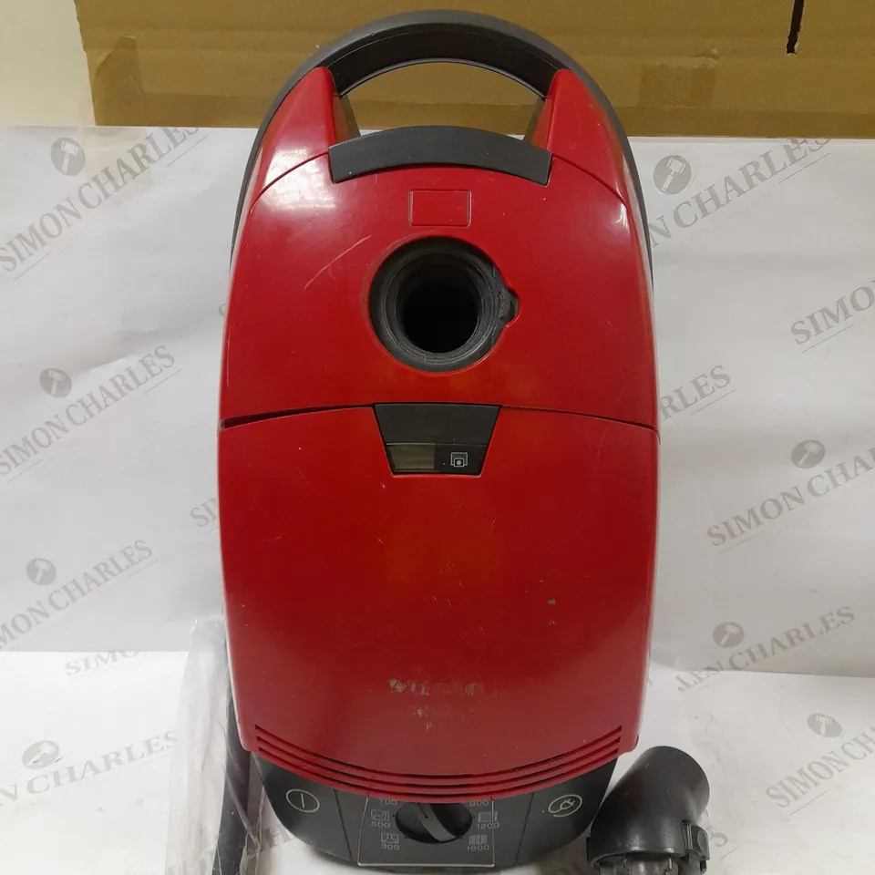 MIELE COMPLETE C3 HOOVER