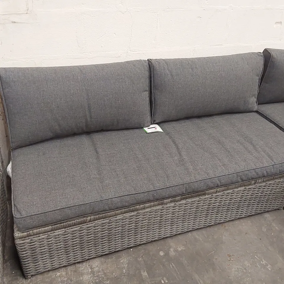 GARDEN AND PATIO OUTDOOR RATTAN CORNER SOFA WITH CUSHIONS 