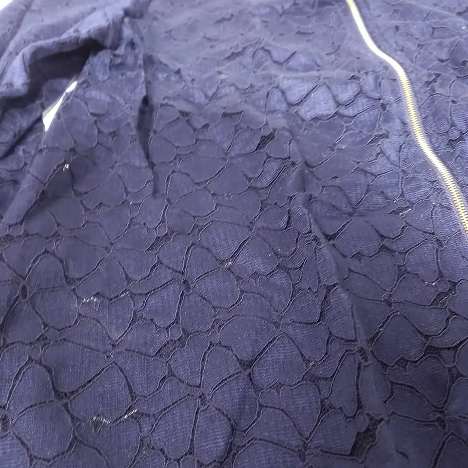 KIM & CO NAVY FLORAL JACKET SIZE M