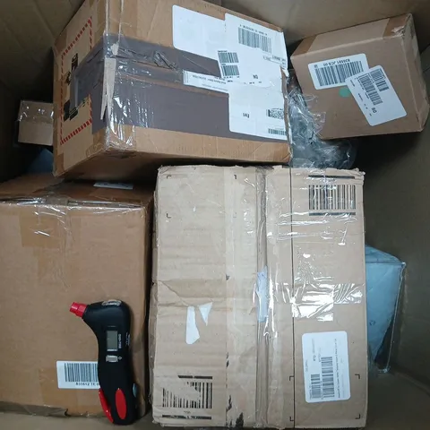 BOX OF ASSORTED ITEMS TO INCLUDE - LAUNDRY SHEETS - S-FIXX - BEDDING / COLLECTION ONLY