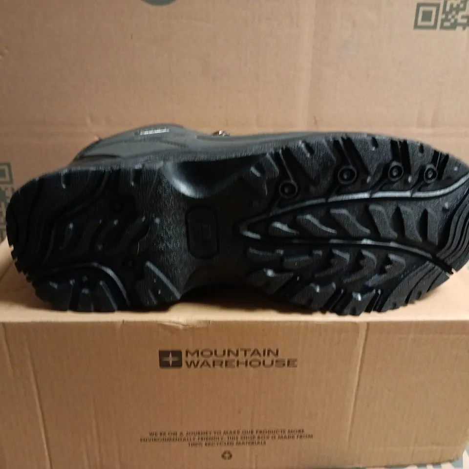 BOXED PAIR OF MOUNTAIN WAREHOUSE HIKING BOOTS – 9