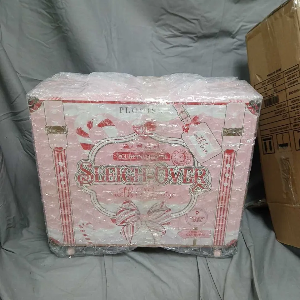 DECORATIVE PINK STORAGE BOX WITH VINTAGE LETTERING (BOXED, WRAPPED)