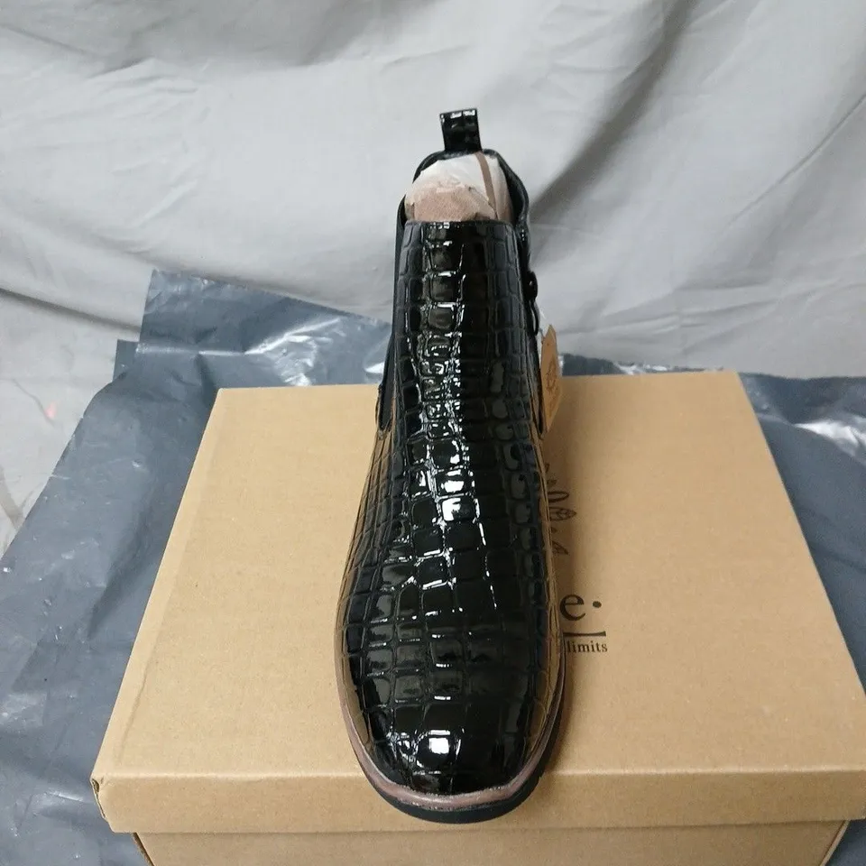 JO AND JOE WALNUT BLACK BOOTS SIZE 8 BOXED