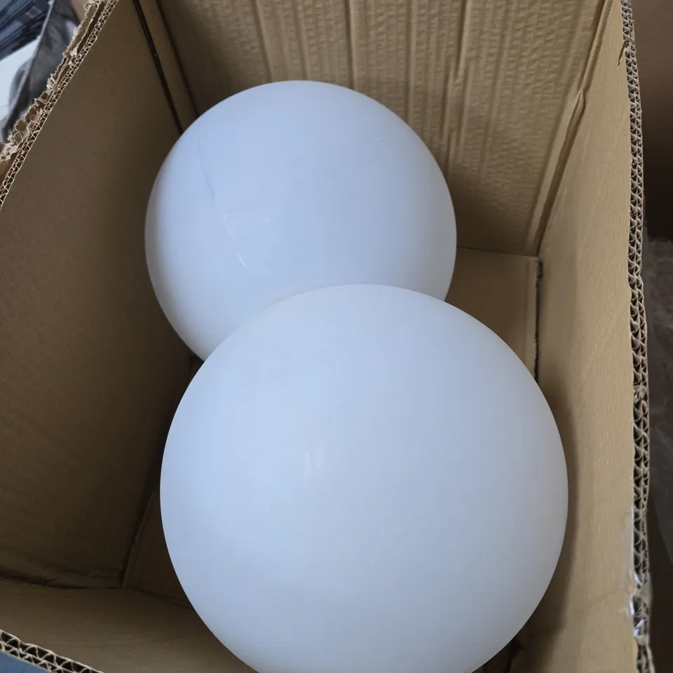 GARDEN REFLECTIONS SET OF 2 25CM SOLAR WHITE OR COLOUR CHANGING ORBS BOXED