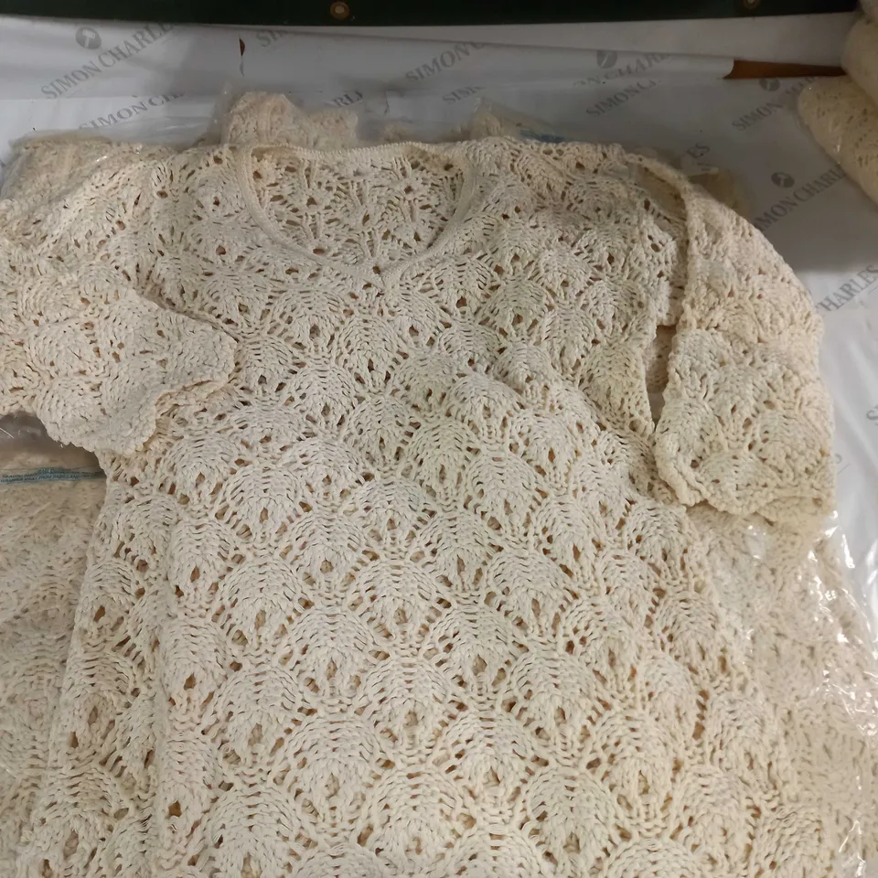 LOT OF 6 CROCHET PULL ECRU JUMPERS - SIZE UNSPECIFIED