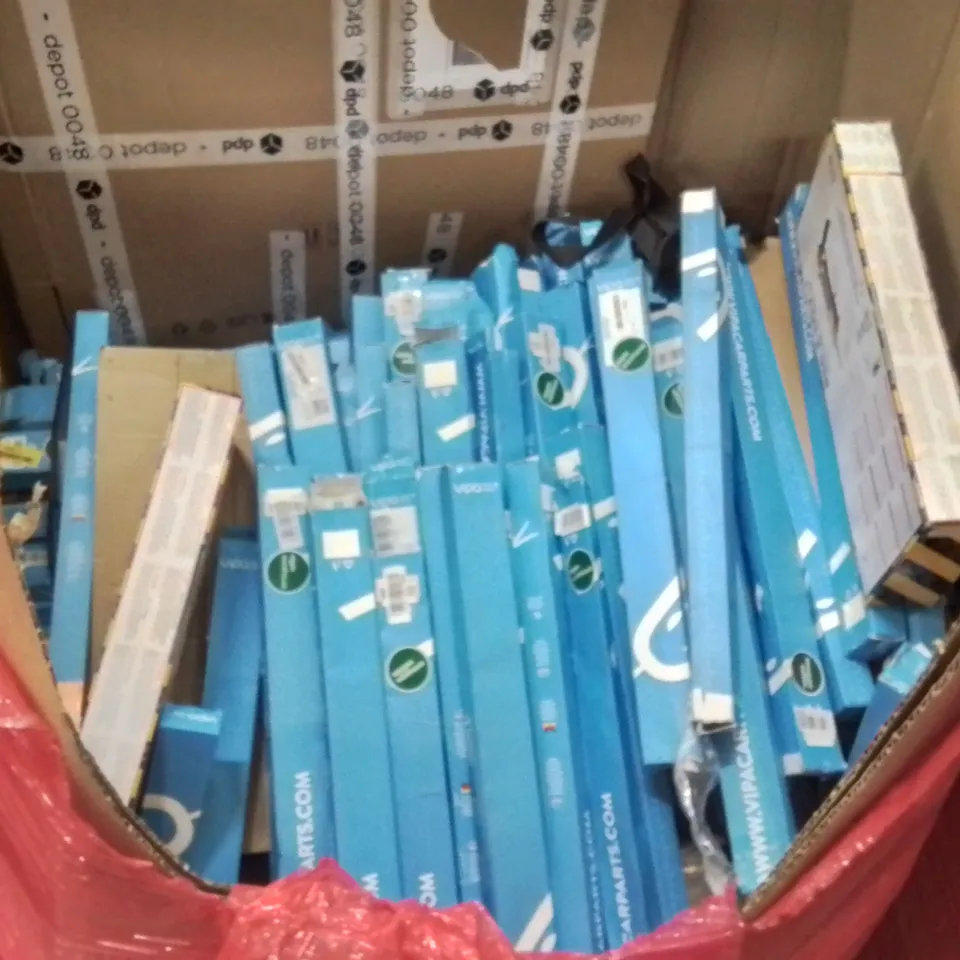 PALLET CONTAINING VARIOUS ASSORTED BOXED HOUSEHOLD ITEMS TO INCLUDE: WINDSCREEN WIPPER BLADES, BUG SALT GUN AND LOTS MORE UNMARKED BOXED ITEMS 