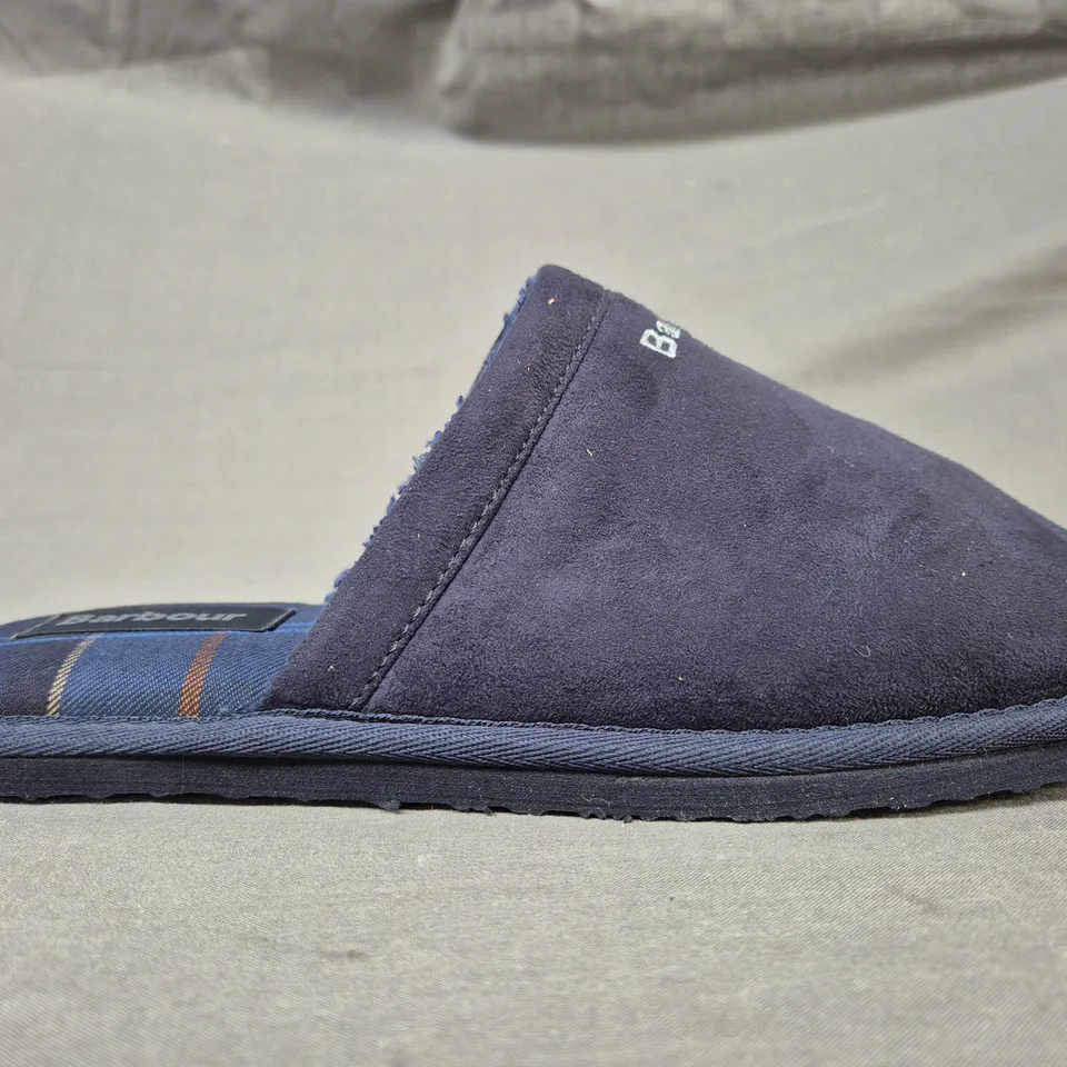 BOXED PAIR OF BARBOUR EVERITT MULE SLIPPERS IN NAVY UK SIZE 7