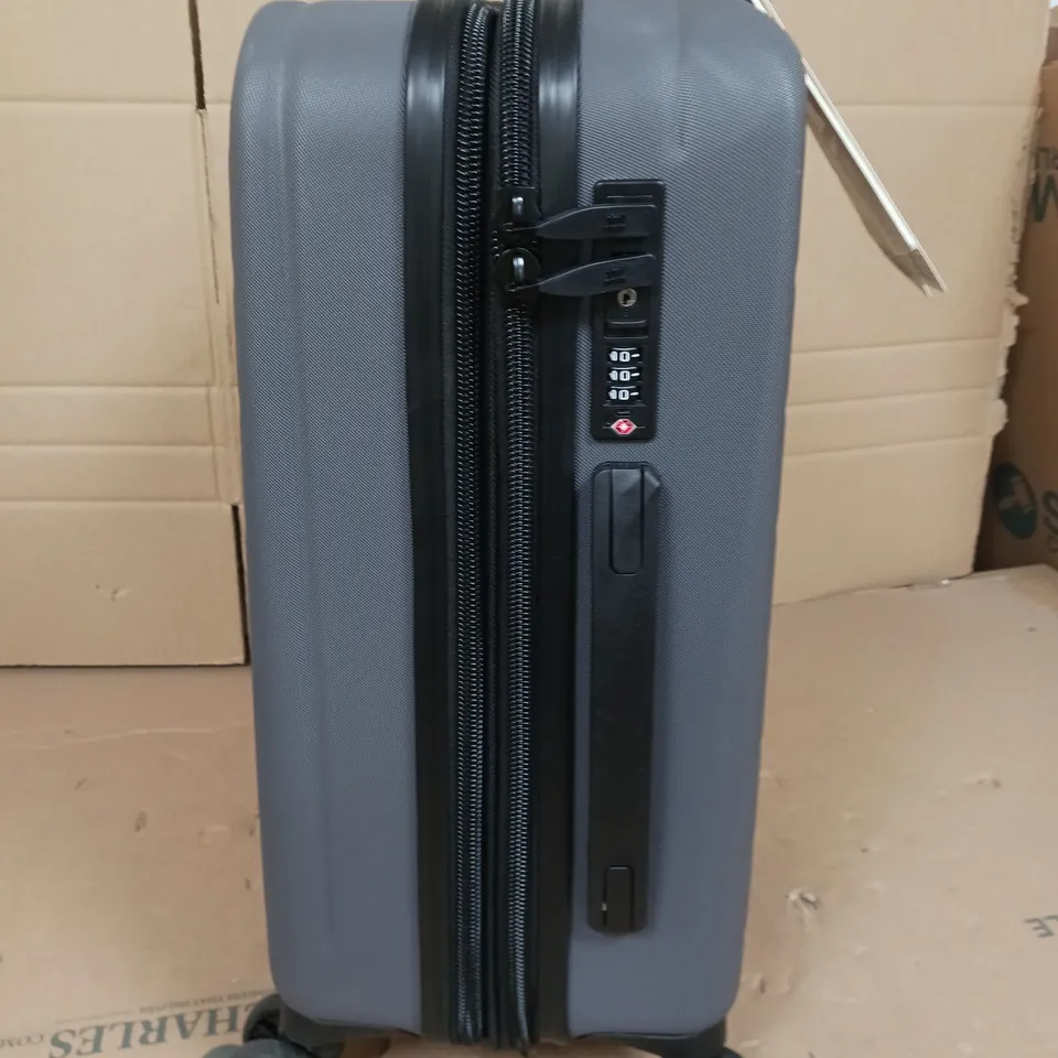 IT LUGGAGE LEGION ASPHALT CABIN FOUR WHEEL SUITCASE