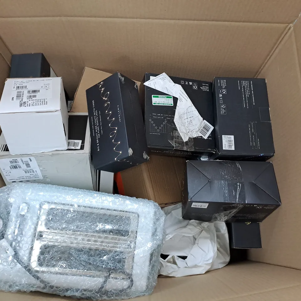 BOX OF APPROX 15 ASSORTED ITEMS TO INCLUDE -  VINE LIGHTS MULTICOLOURED LED - LINE LIGHT WITH TIMER - HANGING LIGHTS ECT