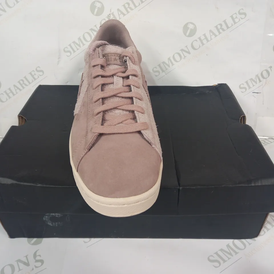 BOXED PAIR OF CONVERSE SHOES IN PINK UK SIZE 9
