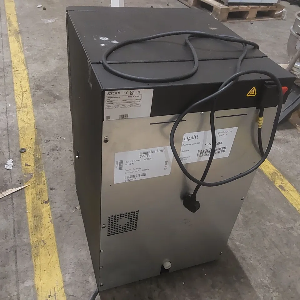 COFFETEK VITRO M5 COMMERCIAL COFFEE VENDING MACHINE