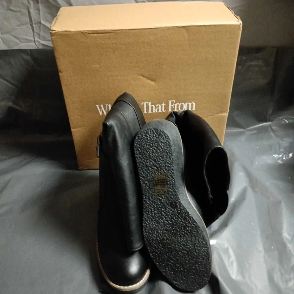 WHERES THAT FROM BLACK KNEE-HIGH BUCKLE BOOT – WOMEN'S LEATHER-LOOK FOOTWEAR  BOXED - SIZE UK 5 