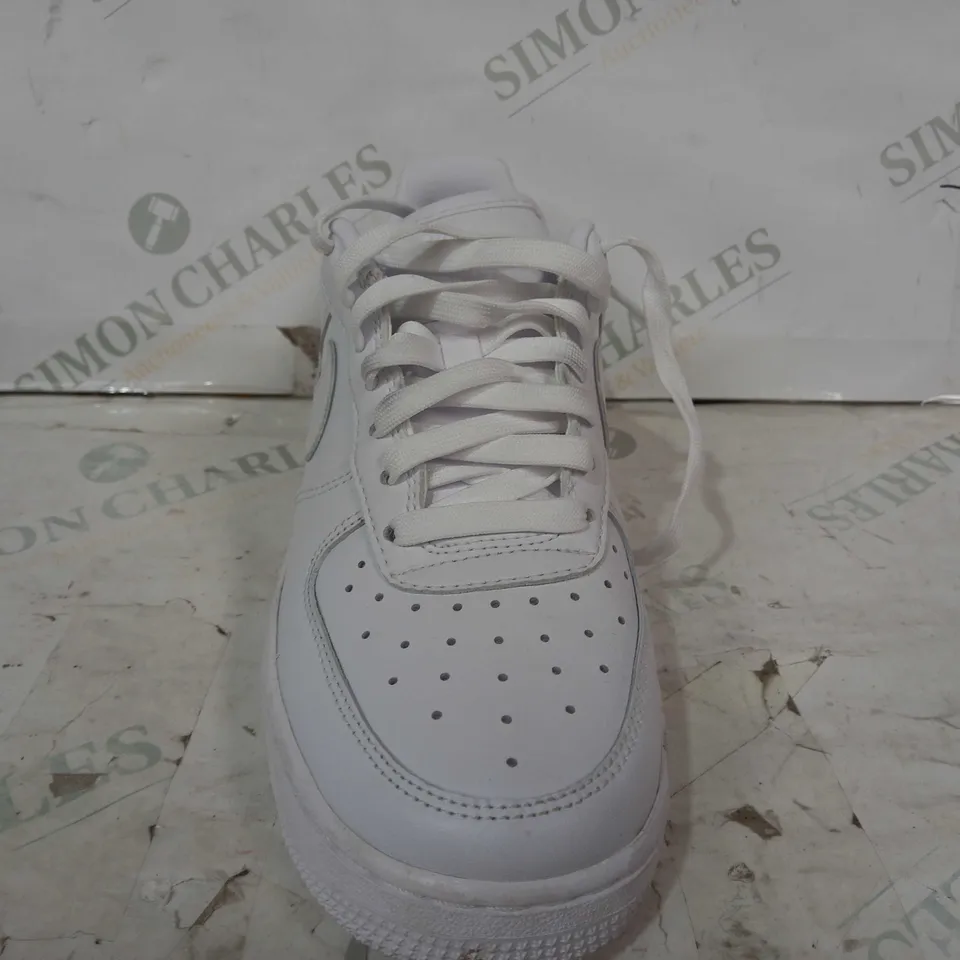 PAIR OF NIKE AIR SHOES IN WHITE UK SIZE 5.5